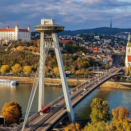 Cozy, Bright Room With Free Parking Pressburg Exterior foto