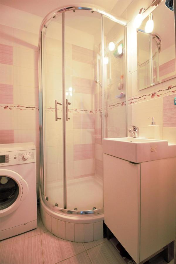 Cozy, Bright Room With Free Parking Pressburg Exterior foto