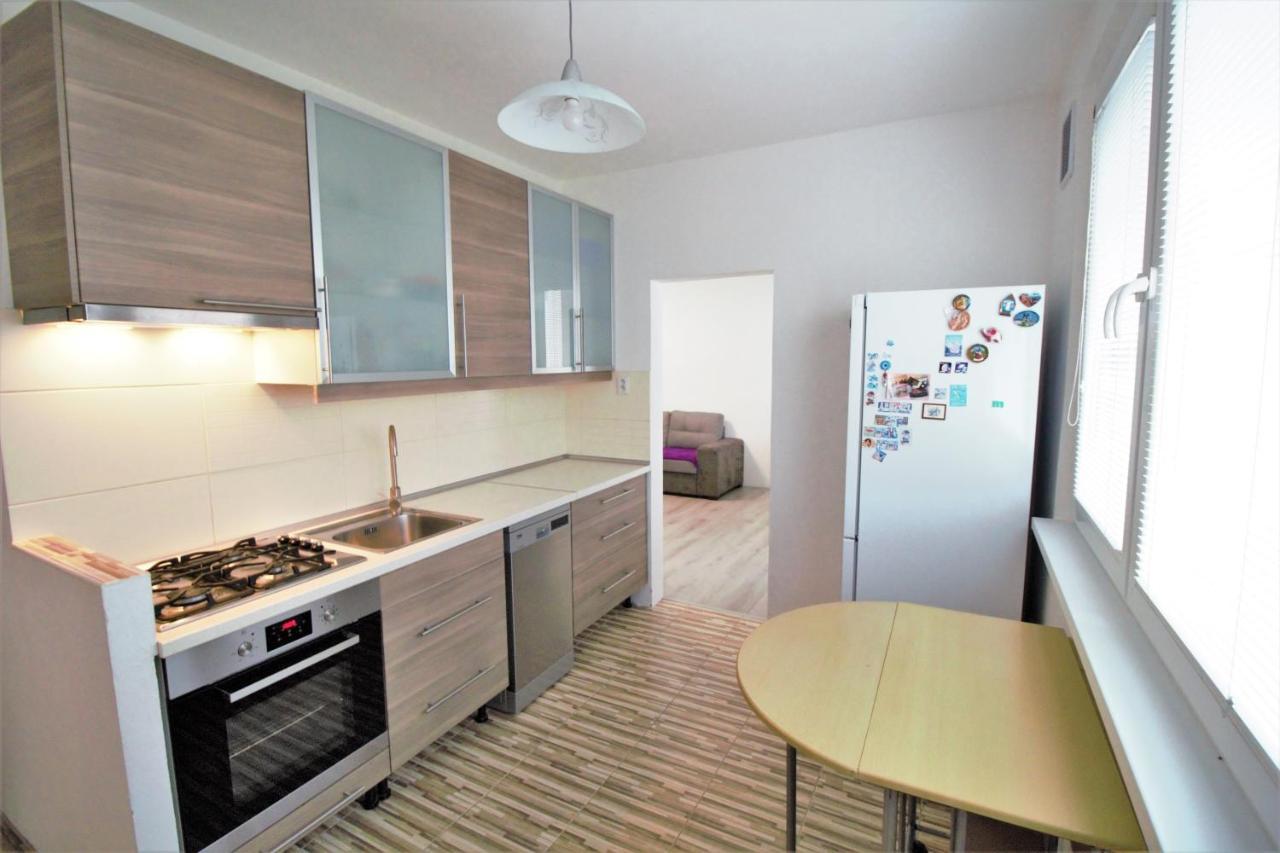 Cozy, Bright Room With Free Parking Pressburg Exterior foto