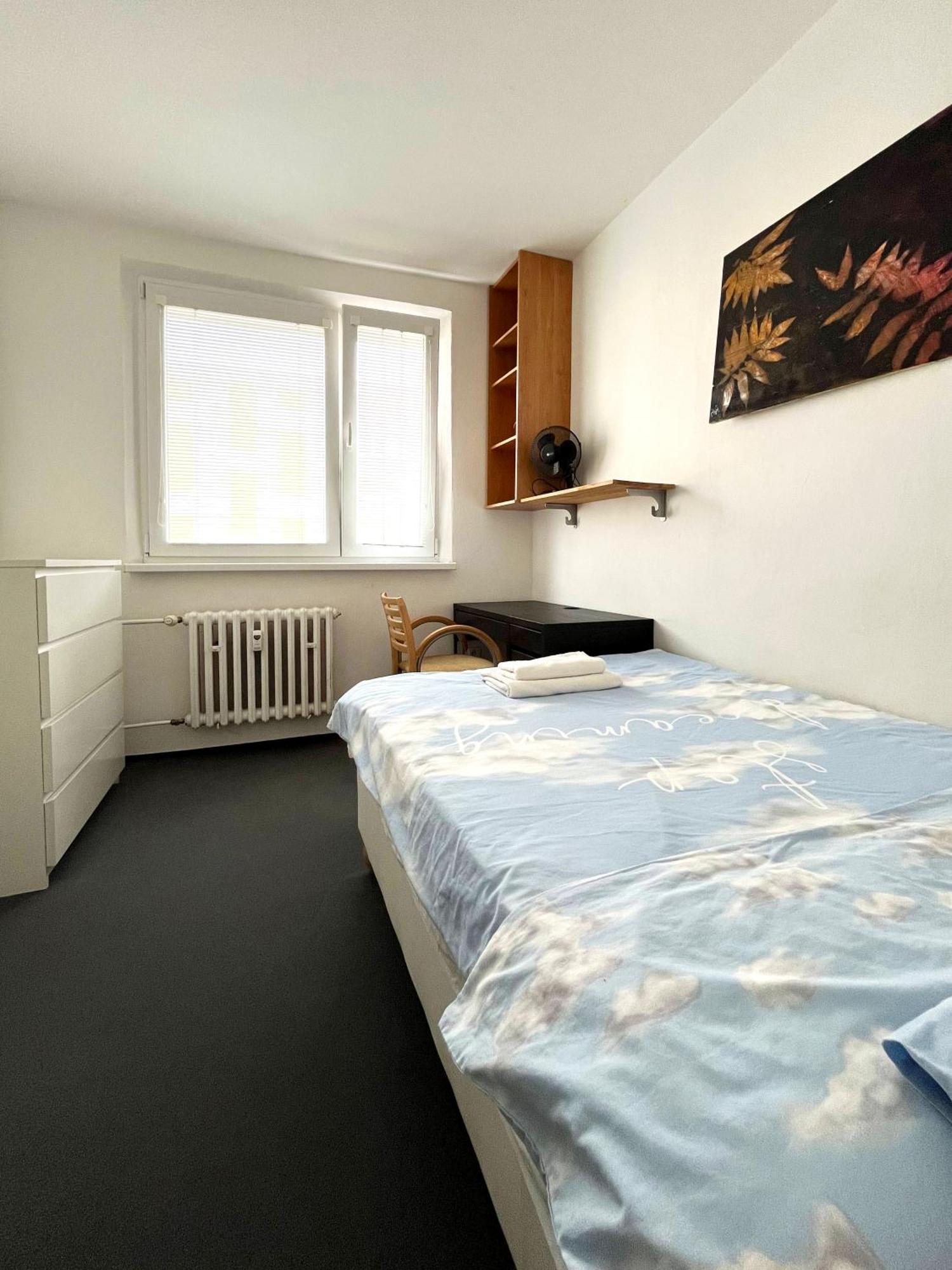 Cozy, Bright Room With Free Parking Pressburg Exterior foto